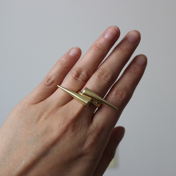 H&M spike ring it’s about a size 7.5 - Picture 2 of 2